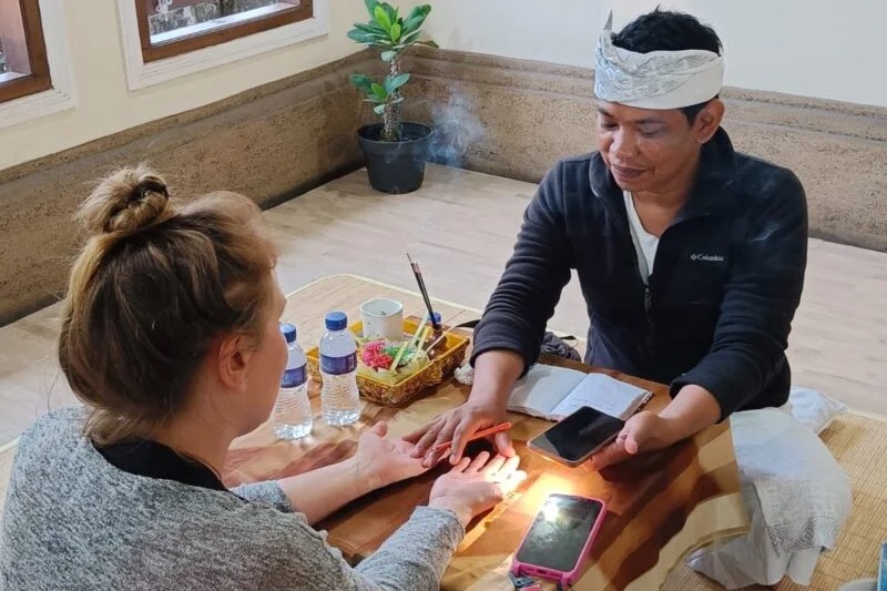 Sangmong - Palm Reading